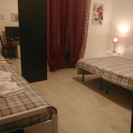 Hotel Domus Taranto Unica Sede Extérieur photo
