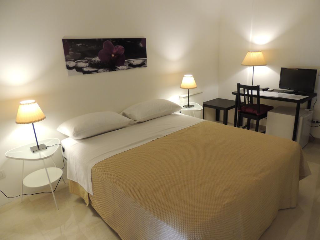 Hotel Domus Taranto Unica Sede Chambre photo