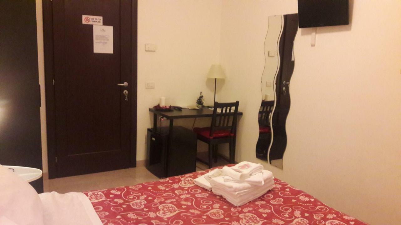 Hotel Domus Taranto Unica Sede Extérieur photo